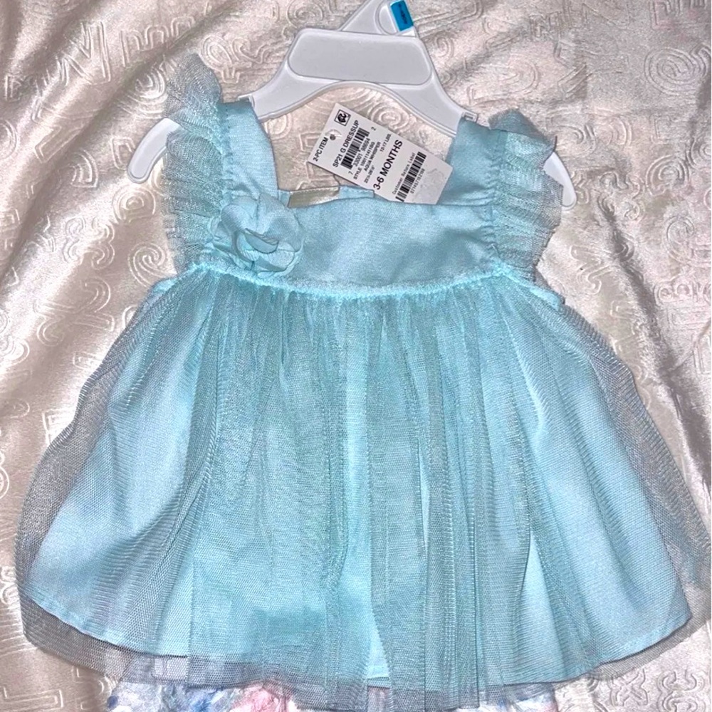 Baby girl 2 piece
Beautiful set for baby girl I loved!!! 3-6 Months